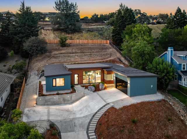 11150 Sunrise Ridge Cir, Auburn, CA 95603