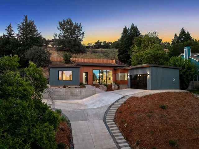 11150 Sunrise Ridge Cir, Auburn, CA 95603