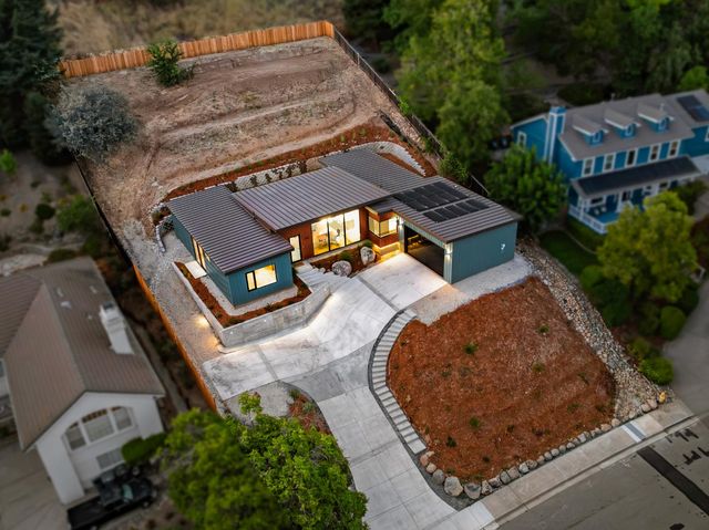 11150 Sunrise Ridge Cir, Auburn, CA 95603