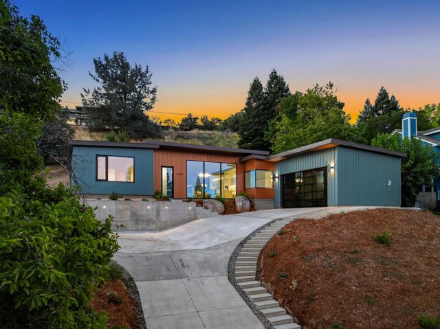 11150 Sunrise Ridge Cir, Auburn, CA 95603