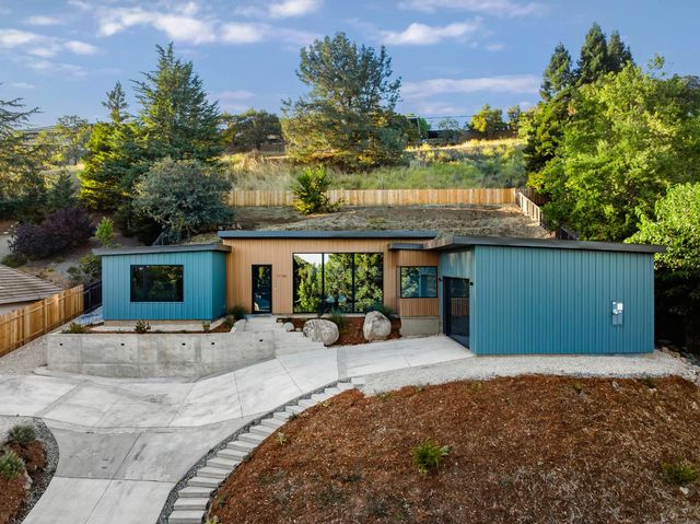 11150 Sunrise Ridge Cir, Auburn, CA 95603