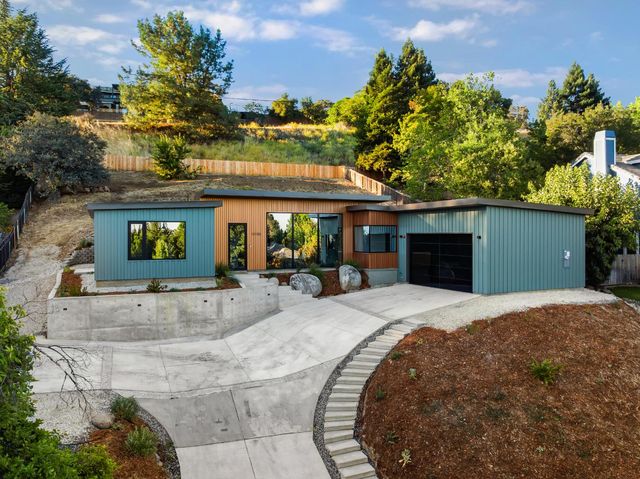 11150 Sunrise Ridge Cir, Auburn, CA 95603