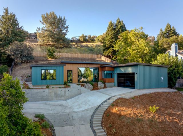 11150 Sunrise Ridge Cir, Auburn, CA 95603