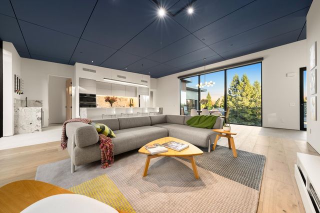 11150 Sunrise Ridge Cir, Auburn, CA 95603