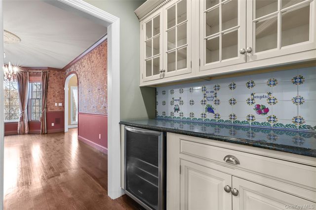 18 Shelley Lane, West Harrison, NY 10604