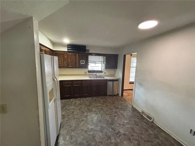 801 E Northview Street, Olathe, KS 66061