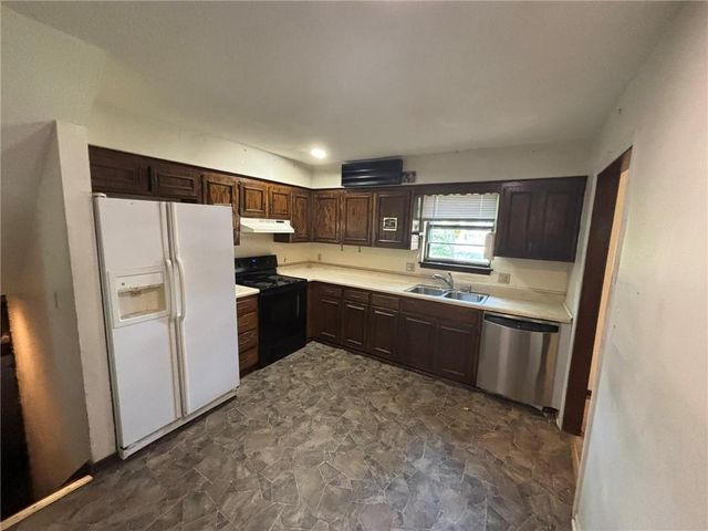 801 E Northview Street, Olathe, KS 66061