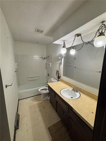 801 E Northview Street, Olathe, KS 66061