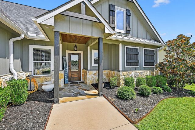 105 Seminole Drive, Lake Kiowa, TX 76240