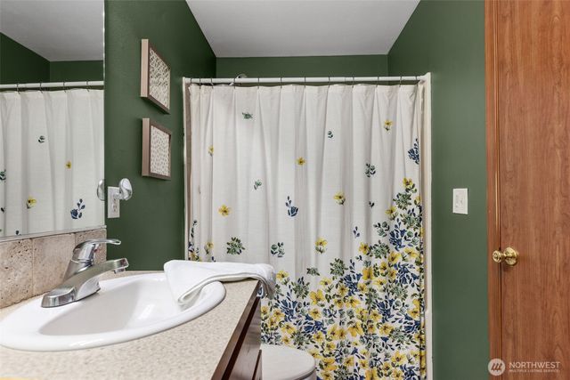 18833 110th Avenue Ct E, Puyallup, WA 98374