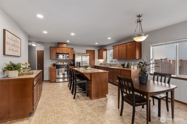 18833 110th Avenue Ct E, Puyallup, WA 98374