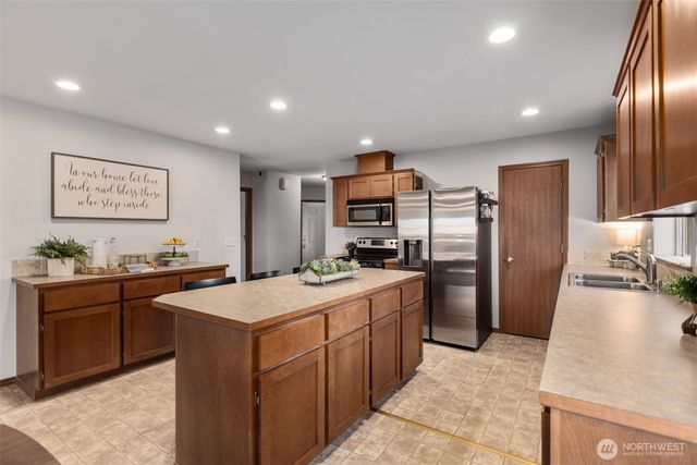 18833 110th Avenue Ct E, Puyallup, WA 98374