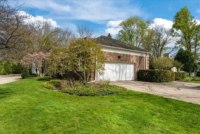 675 E Woodland Road, Lake Forest, IL 60045