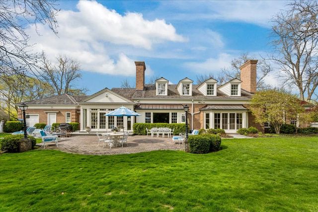 675 E Woodland Road, Lake Forest, IL 60045