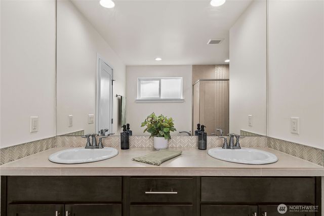 10214 SE 268th Place, Kent, WA 98030