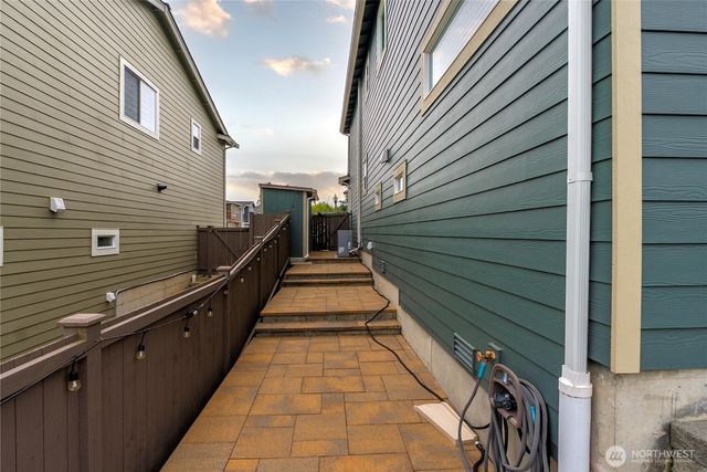 10214 SE 268th Place, Kent, WA 98030