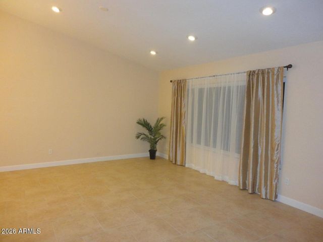 2706 E SYLVIA Street, Phoenix, AZ 85032