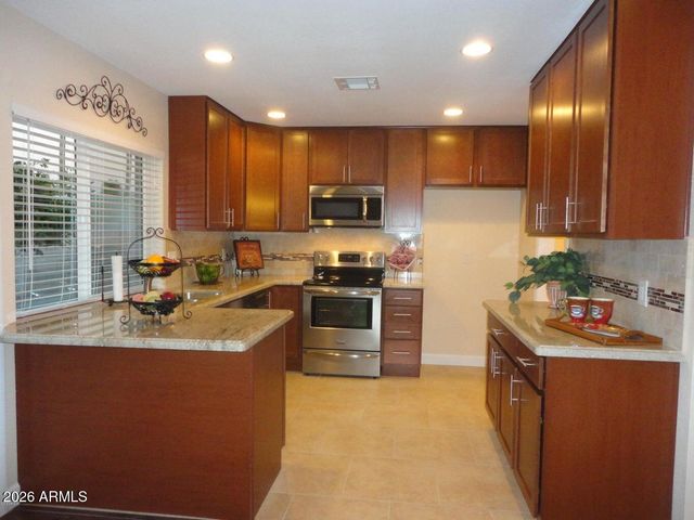 2706 E SYLVIA Street, Phoenix, AZ 85032