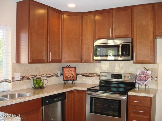 2706 E SYLVIA Street, Phoenix, AZ 85032