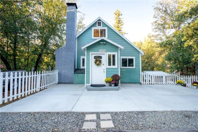 32958 Squirrel Ln, Running Springs, CA 92382