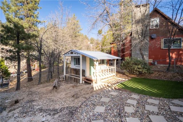 32958 Squirrel Ln, Running Springs, CA 92382