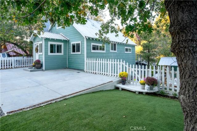 32958 Squirrel Ln, Running Springs, CA 92382