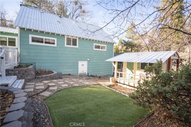 32958 Squirrel Ln, Running Springs, CA 92382