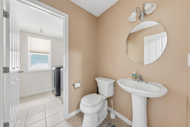 14 Booth Street, Colonie, NY 12205