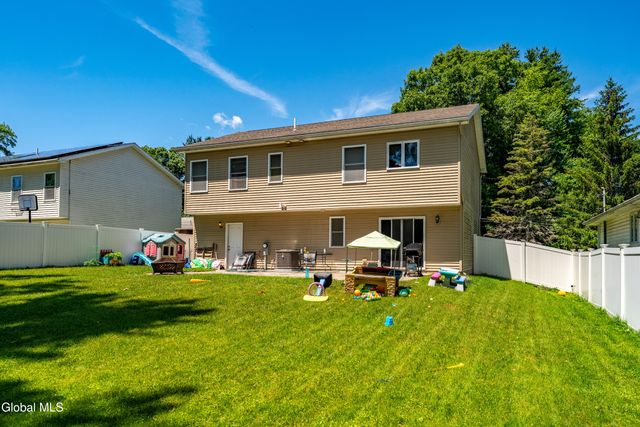 14 Booth Street, Colonie, NY 12205