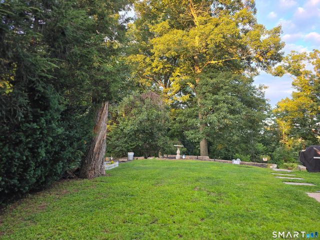 68 Oronoque Trail, Shelton, CT 06484