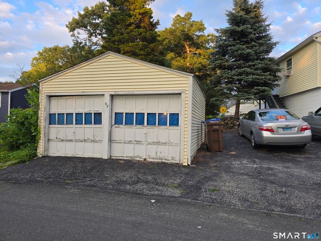 68 Oronoque Trail, Shelton, CT 06484