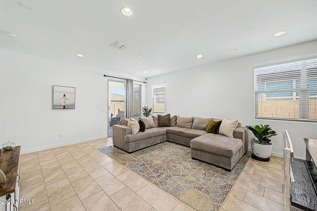2516 W HIDALGO Avenue, Phoenix, AZ 85041