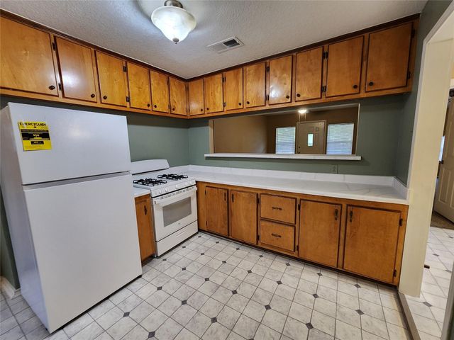 36 18th Avenue N, Texas City, TX 77590
