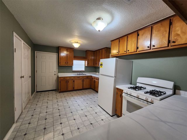 36 18th Avenue N, Texas City, TX 77590