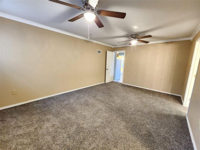 36 18th Avenue N, Texas City, TX 77590