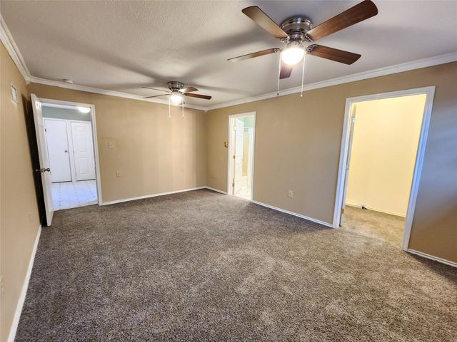 36 18th Avenue N, Texas City, TX 77590