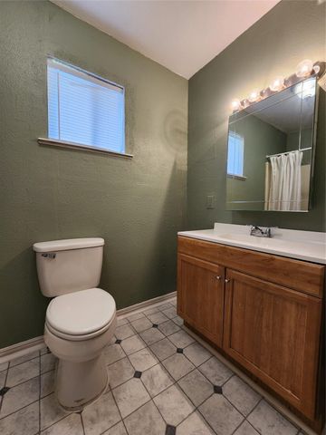 36 18th Avenue N, Texas City, TX 77590