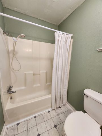 36 18th Avenue N, Texas City, TX 77590