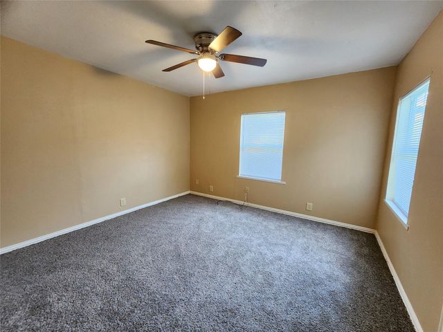 36 18th Avenue N, Texas City, TX 77590