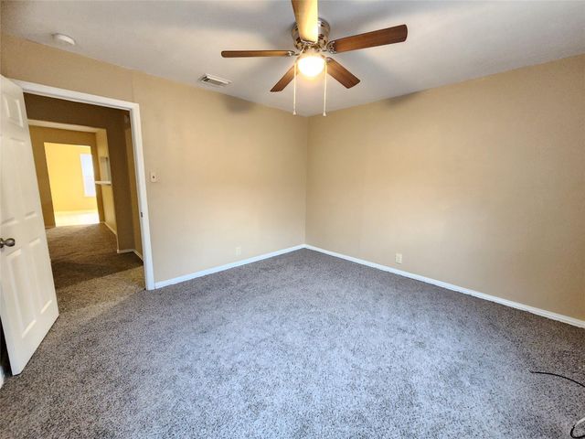 36 18th Avenue N, Texas City, TX 77590