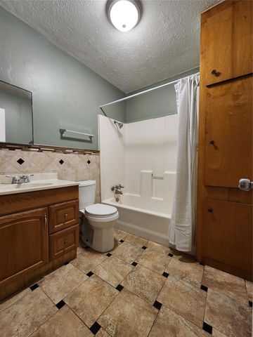 36 18th Avenue N, Texas City, TX 77590