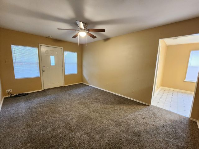 36 18th Avenue N, Texas City, TX 77590