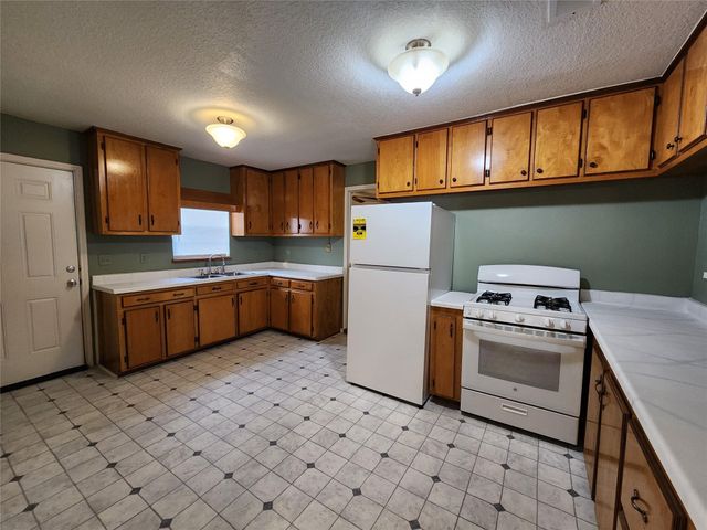 36 18th Avenue N, Texas City, TX 77590
