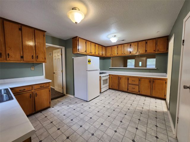 36 18th Avenue N, Texas City, TX 77590