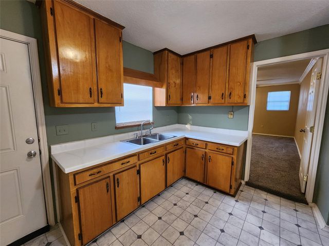 36 18th Avenue N, Texas City, TX 77590