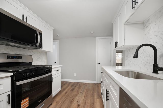 1141 Hartford Avenue 4B, Johnston, RI 02919