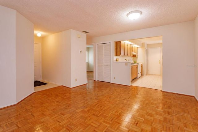 626 RED OAK CIRCLE 106, Altamonte Springs, FL 32701