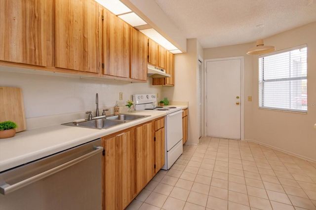 626 RED OAK CIRCLE 106, Altamonte Springs, FL 32701