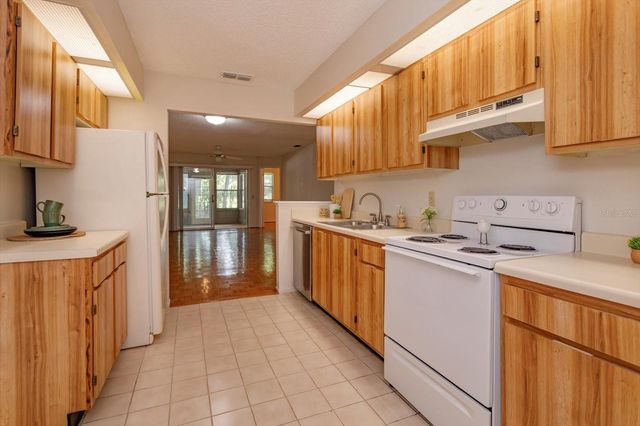 626 RED OAK CIRCLE 106, Altamonte Springs, FL 32701