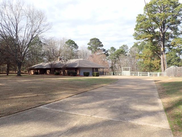 1414 Country Club Road, Arkadelphia, AR 71923